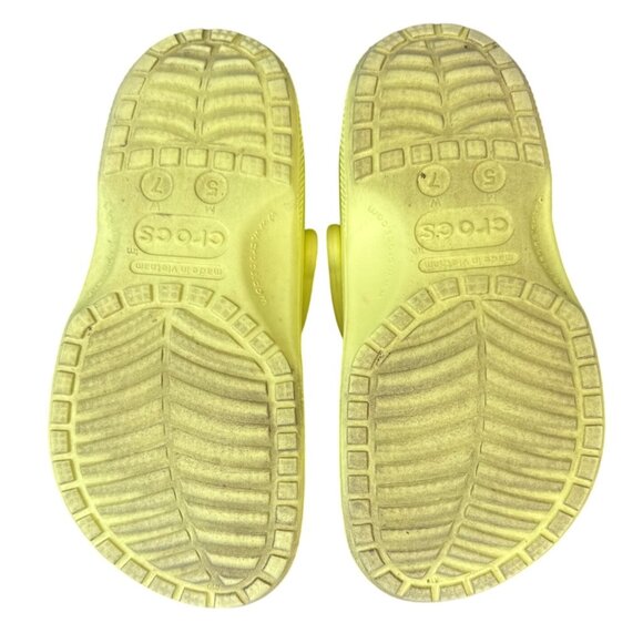 Crocs Classic Clogs Size W7/M5 Bright Yellow Slip-On Sandals With Adjustable Hee - Picture 5 of 6
